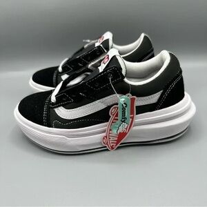 Vans Black and White Low-Top Platform Sneakers